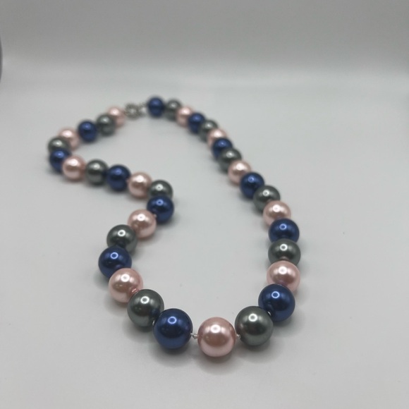 Runway Designer Faux Pearl Choker Necklace - Picture 2 of 3